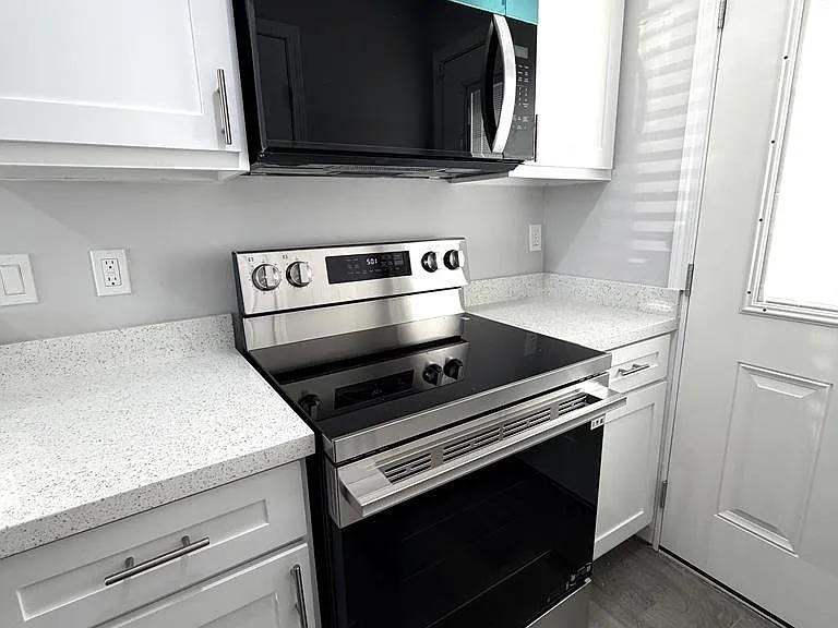 668 Foster Ln — Photo 14