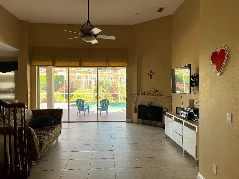 7670 Milano Dr — Photo 6