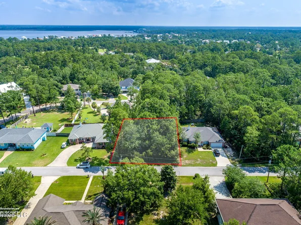 128 Country Club Dr, Pass Christian, MS 39571