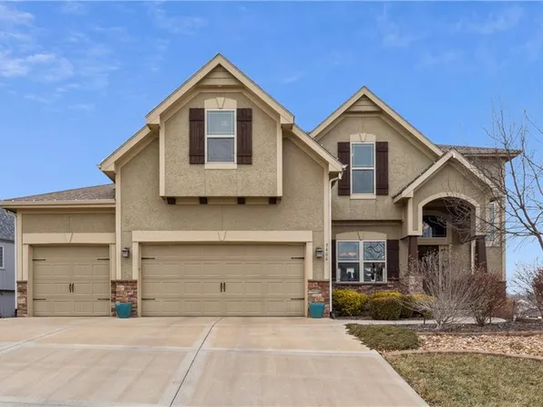 9404 N Summit St, Kansas City, MO 64155