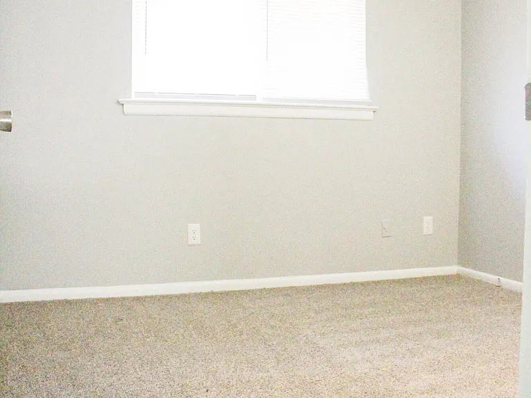 Willow Creek Apartments — Photo 15