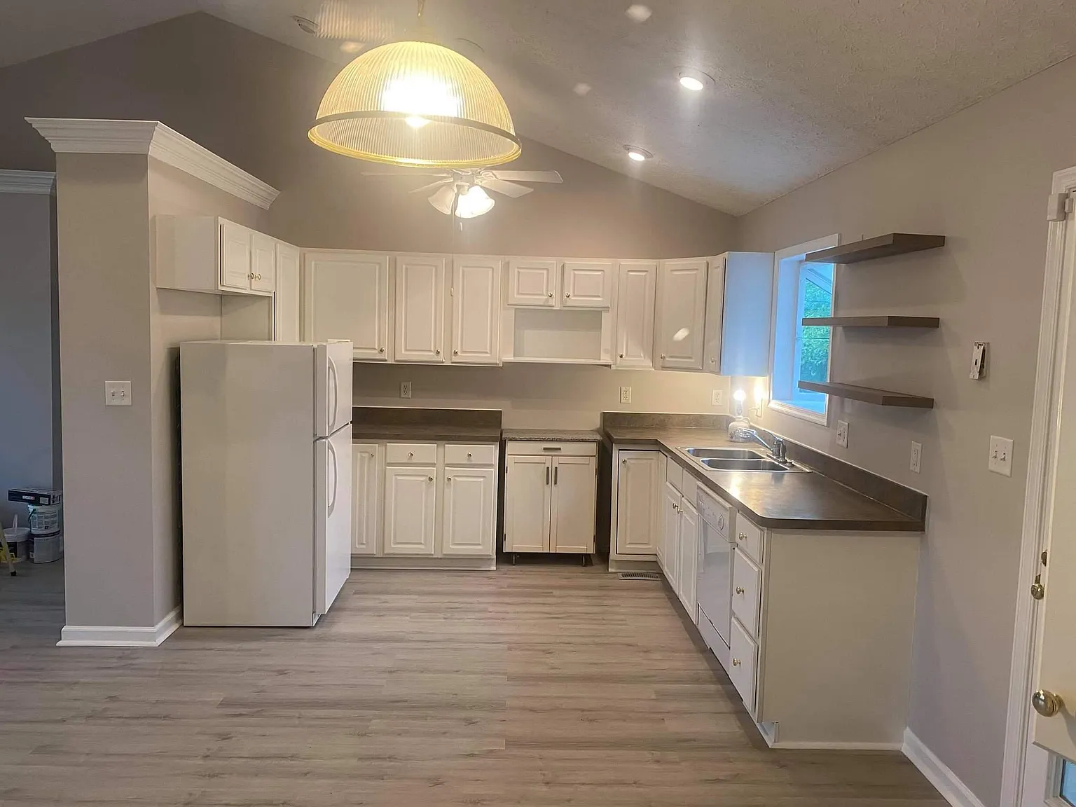 3 bed, 1250 sqft, $2,200 — Photo 4