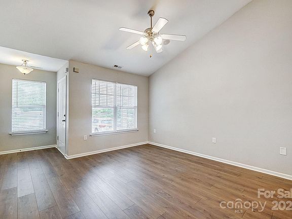 3rd image of 1608 Heather Chase Dr