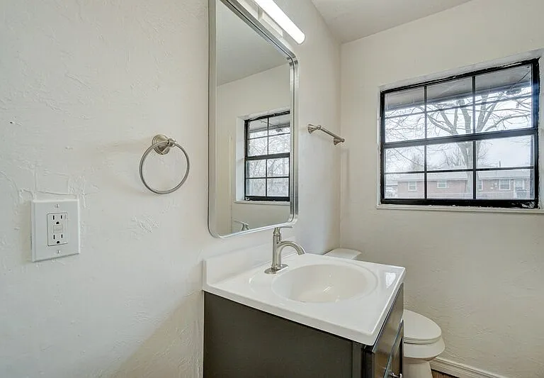 1220 NE 47th St — Photo 4
