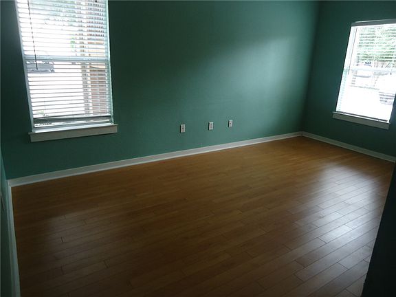 5th image of 2106 Cullen Ave APT 102