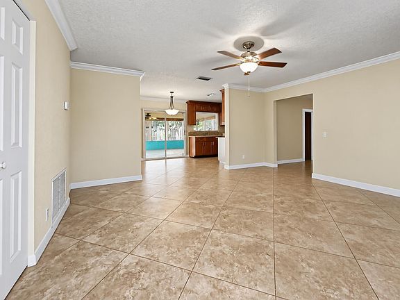 3rd image of 9135 Saddlecreek Dr
