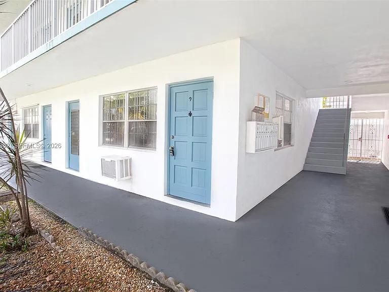 1836 Arthur St #9 — Photo 1