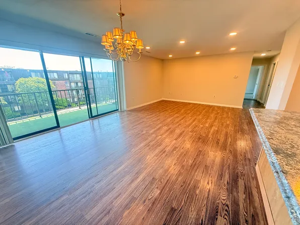 1006 Paradise Rd APT 3R, Swampscott, MA 01907