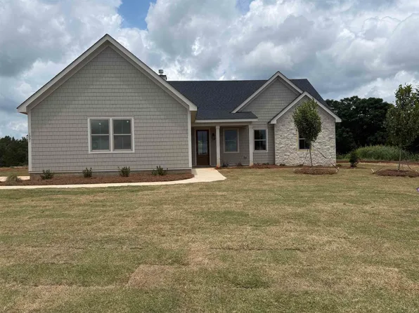 1091 Madison Hills Dr, Madison, GA 30650