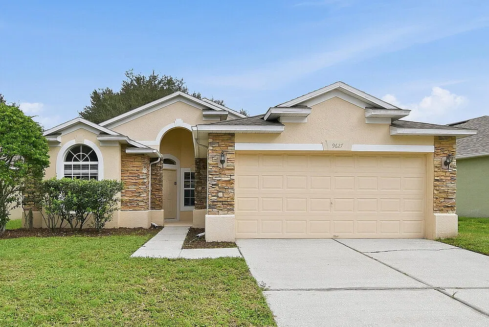 4 bed, 2.0 bath, 1819 sqft, $2,630 — Photo 1
