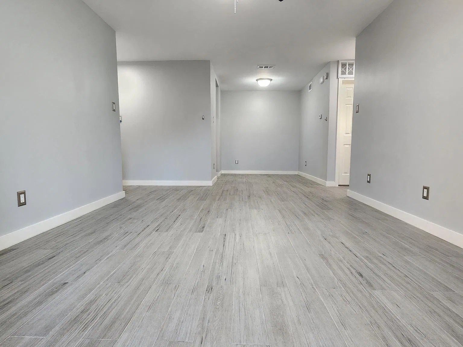 10555 Turtlewood Ct — Photo 1