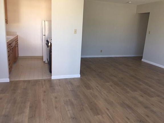 3rd image of 9005 Casals St