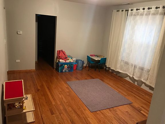 4th image of 4045 W Oakdale Ave #2