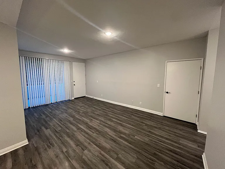 1527 Veteran Ave — Photo 8