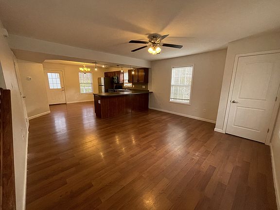 5th image of 1250 W Adams Hill Cir #1-606