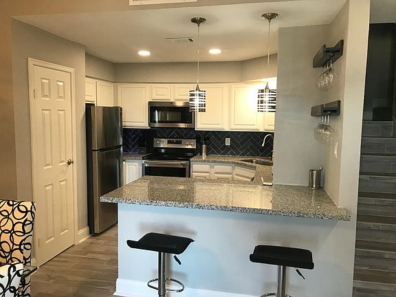 3rd image of 921 Marine Dr APT 336