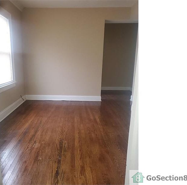 2nd image of 1322 W 92nd St #2D