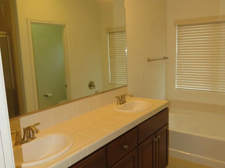 305 Hampton Dr — Photo 30