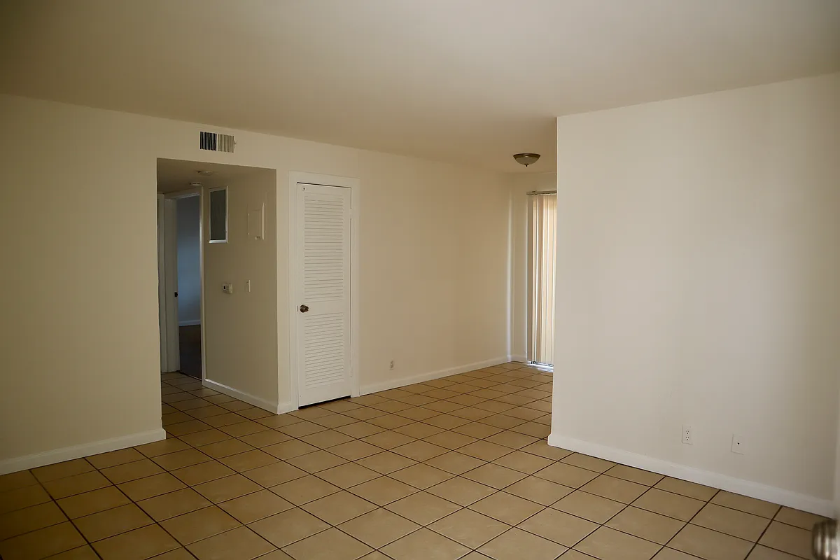 Building Photo - 5915 Woodman Ave #103