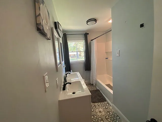 122 S Pleasant St — Photo 5