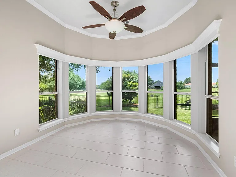 118 Hillsborough Dr W — Photo 11