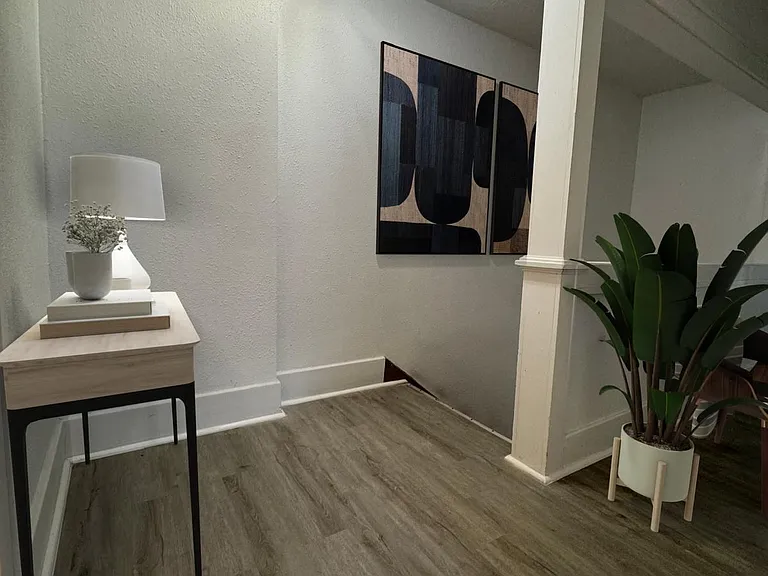 701 E Walnut St #D — Photo 2