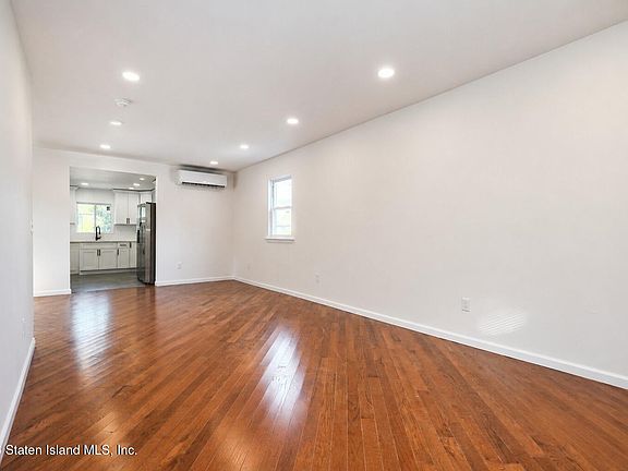 5th image of 32 West St