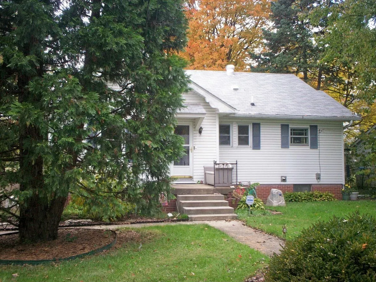 6407 N Michigan Rd photo 1