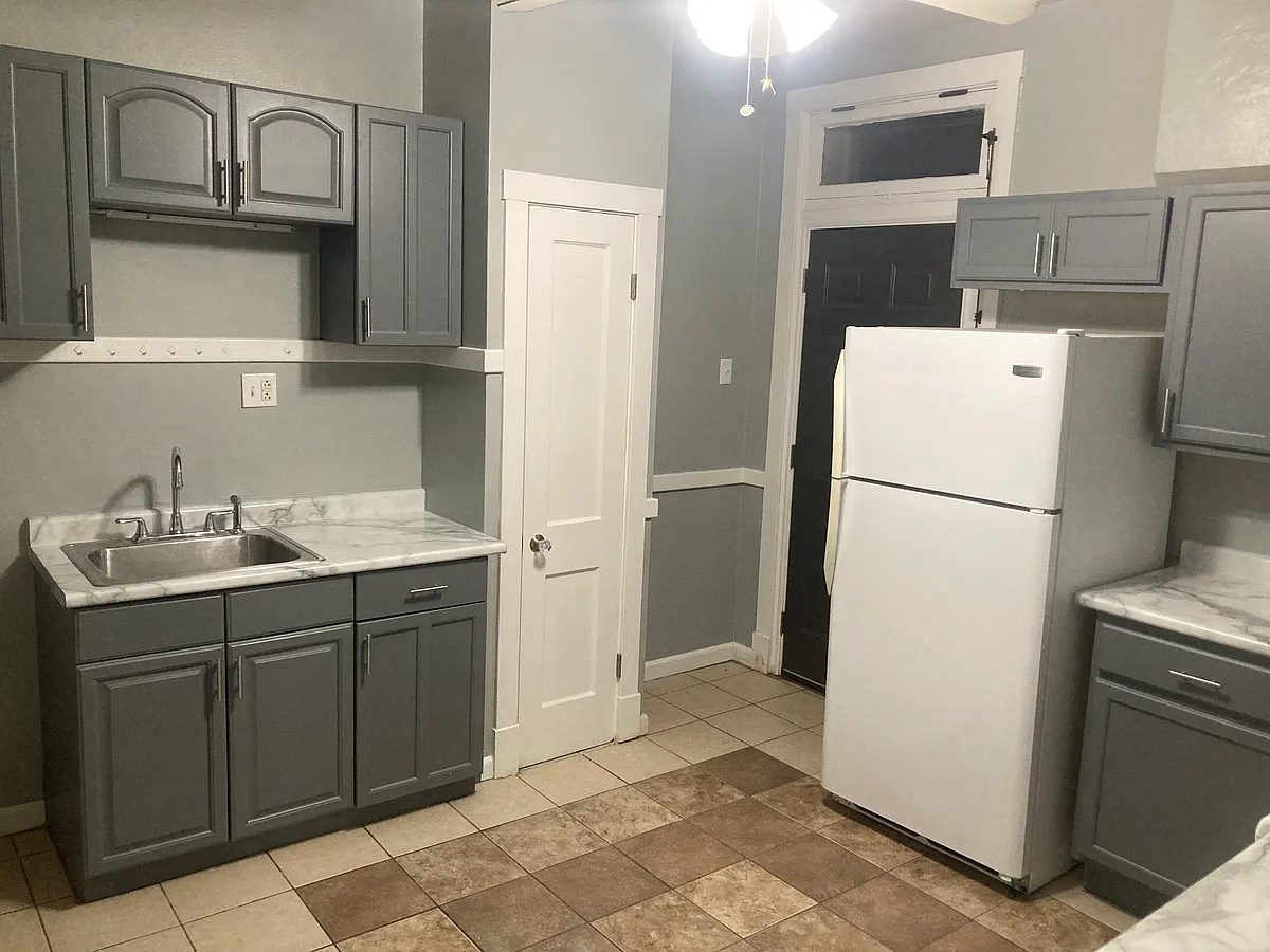 Building Photo - 4233 Meramec St #1F