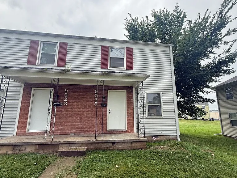 9523-9525 Charlotte St — Photo 1
