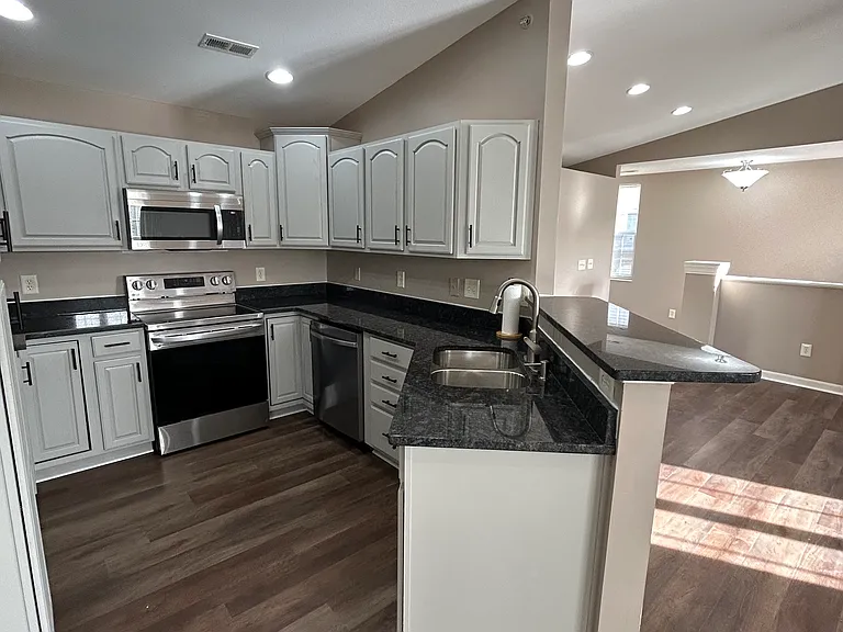 7648 Bridge Point Dr — Photo 12