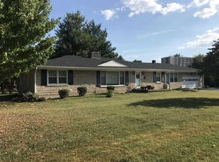 5812 Dutchmans Ln, Louisville, KY