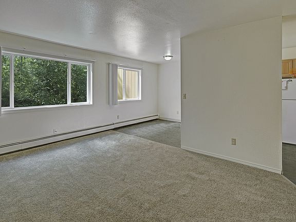 The Glen Apartments - Living Room