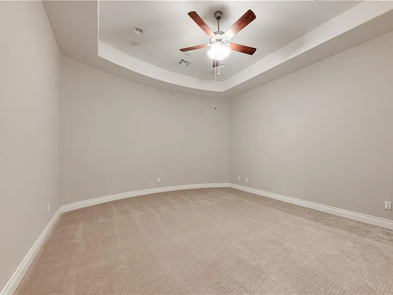 705 Campino Dr — Photo 7