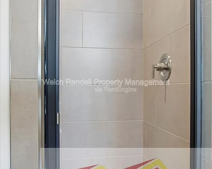 245 W 600 N — Photo 18