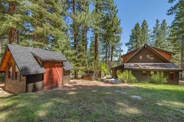 15107 Berkshire Cir — Photo 10