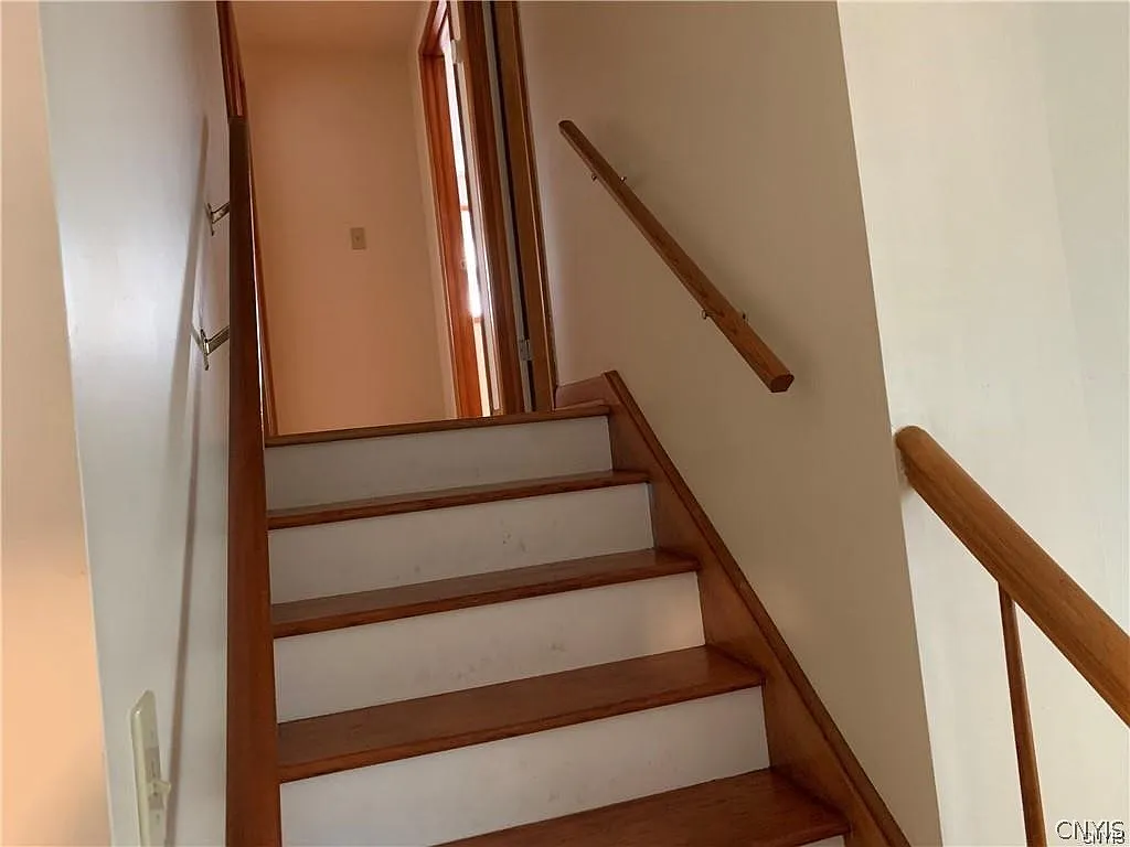 3 bed, 1.0 bath, 1137 sqft, $2,200 — Photo 4