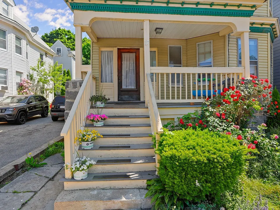 17 Farquhar St #3