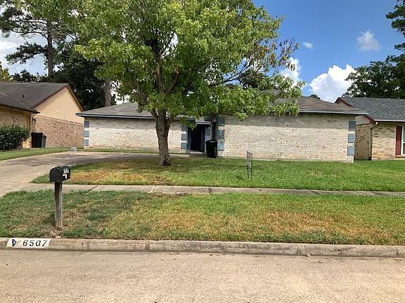 Newly remodeled home available to rent starting October 1, 2019. Home has a new roof, all new pex plumbing throughout, all new floors, brand new bathrooms, remodeled kitchen with new appliances, granite countertops throughout, and the most important thin