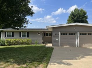 1808 SW 27th St, Topeka, KS 66611