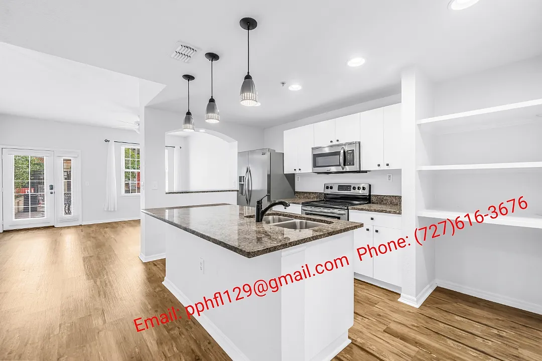 100 4th Ave S — Photo 4