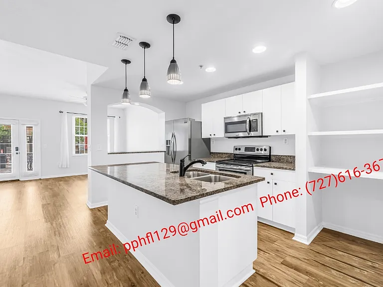 100 4th Ave S #129 — Photo 4