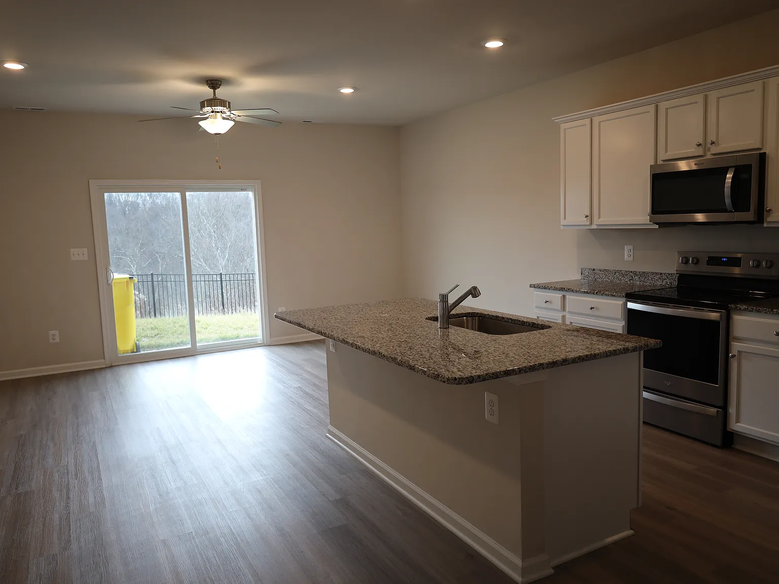3 bed, 2.5 bath, 1443 sqft, $1,850 — Photo 3