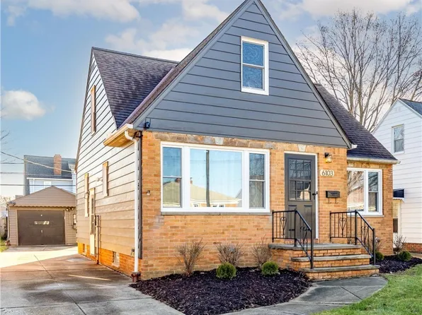 6103 Sunderland Dr, Parma, OH 44129