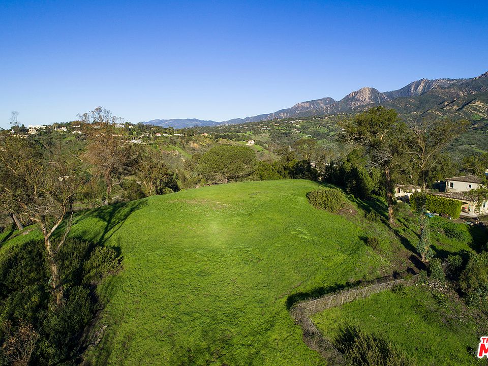 1st image of 4 Sunrise Hill Ln