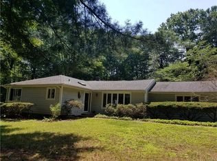 8 Midwood Rd, Norwalk, CT 06851