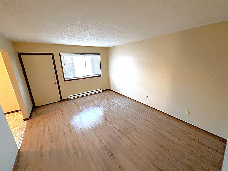 1380 Heritage Dr #13 — Photo 4