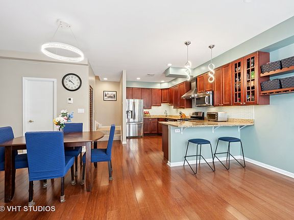 2nd image of 909 W Diversey Pkwy APT 2W