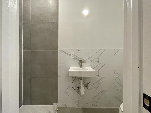 4th image of 79 Stuyvesant Ave #1RA