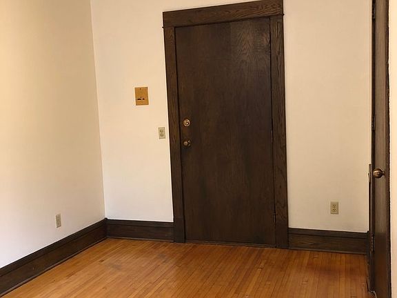 4th image of 1117 W Franklin Ave #101